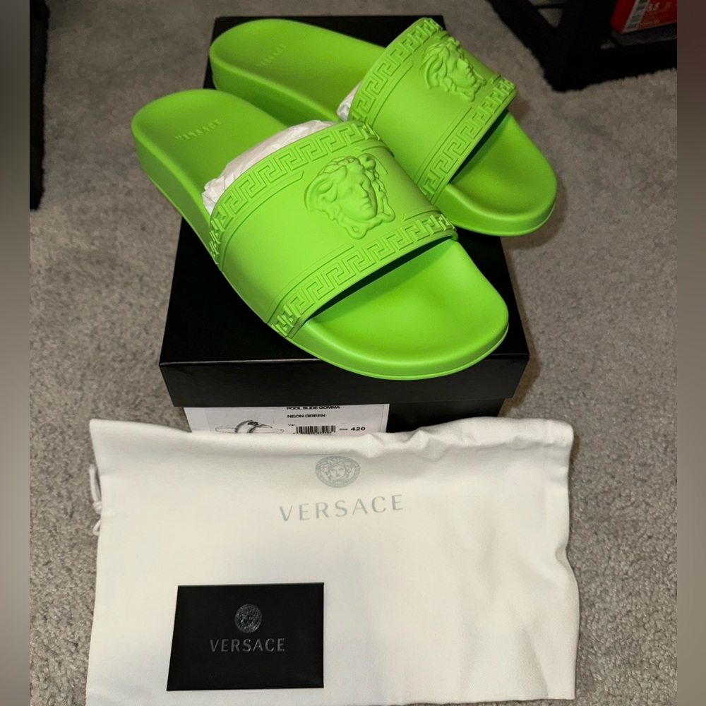NWT Versace La Medusa Pool Slides!